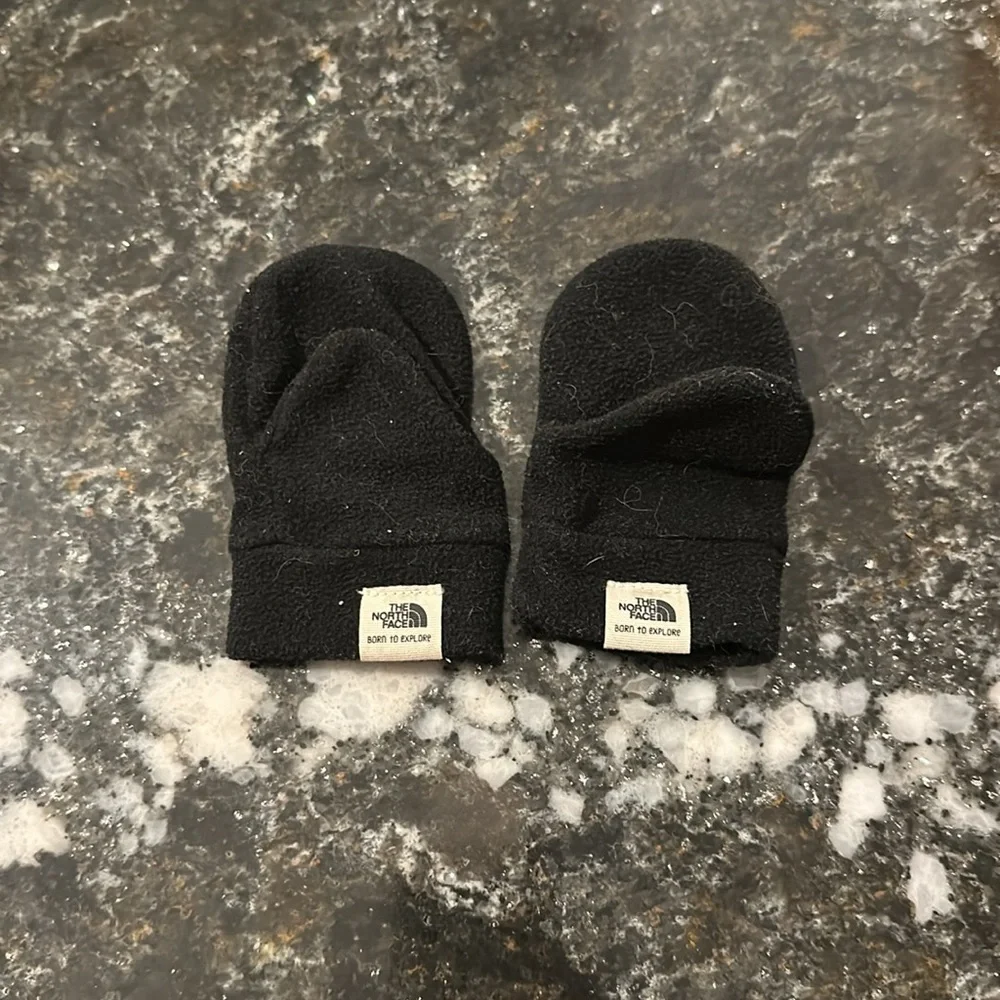Baby Gap Hat and Northface Mitten bundle - Picture 6 of 6